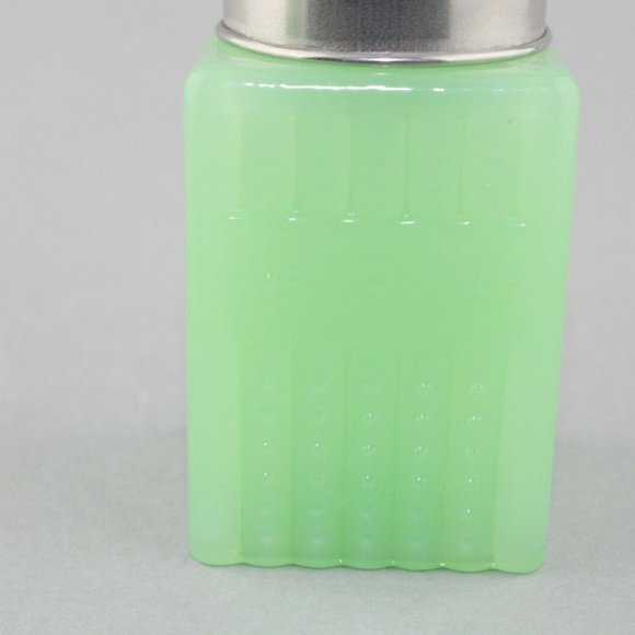 Jadeite Glass Collection Salt & Pepper Shaker Set - Picture 9 of 10